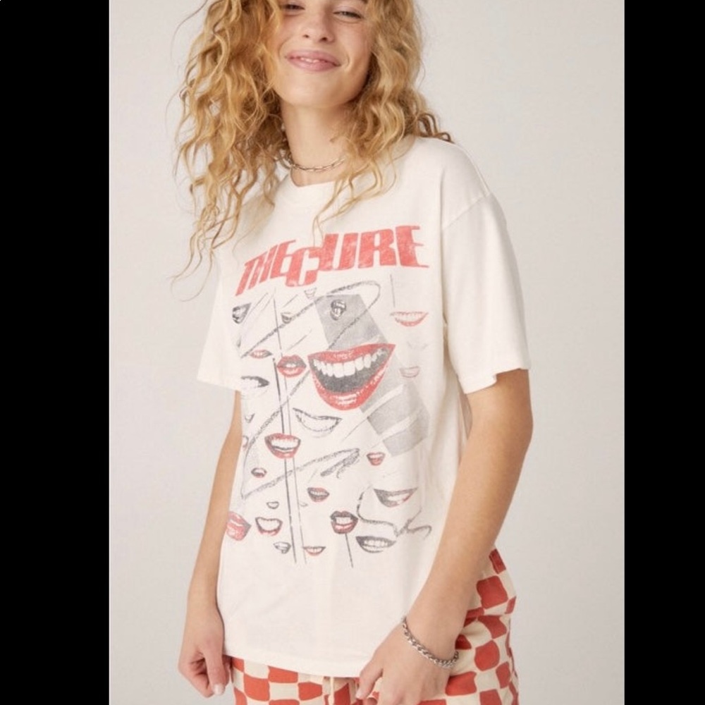 NWT- Daydreamer The Cure Faded Smiles Tee